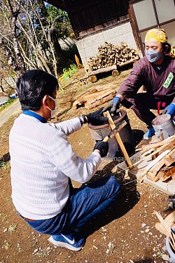 竈門の熾火作り👍